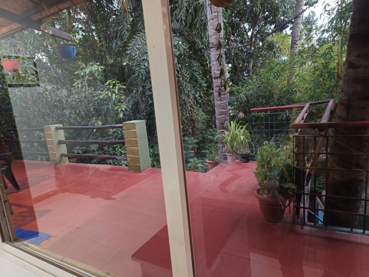 Lotus Riya Home Stay ฮัมปี ภายนอก รูปภาพ